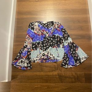 Yumi Kim 100% Silk blouse xs new without tags bell sleeves long sleeve top